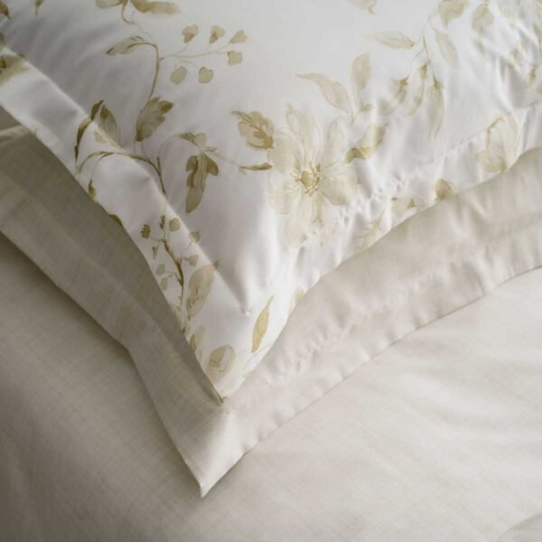 Rebecca Σετ Σεντόνια στρωμένα σε κρεβάτι με μαξιλάρι και φλοράλ σχέδιο
