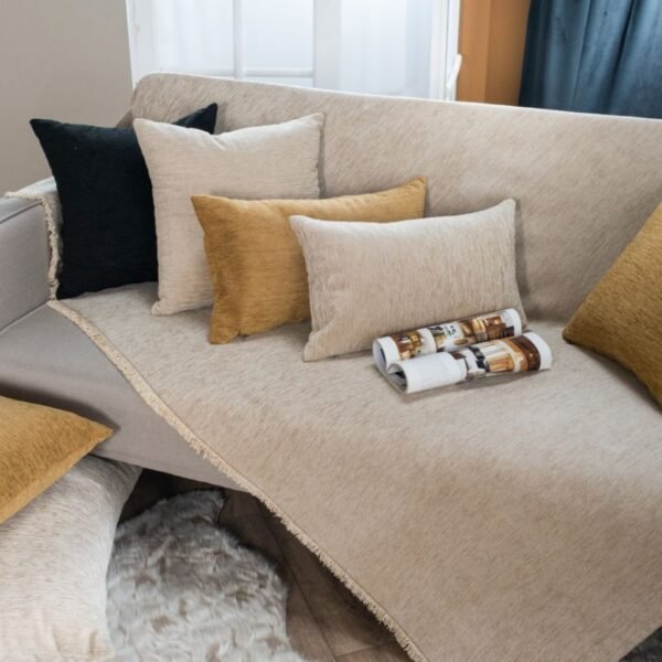 Solid Ριχτάρι 301 στρωμένο σε καναπέ με μαξιλάρια