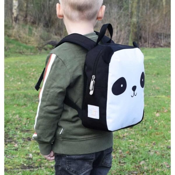 Panda Τσάντα Πλάτης, η οποία φοριέται από ένα παιδάκι