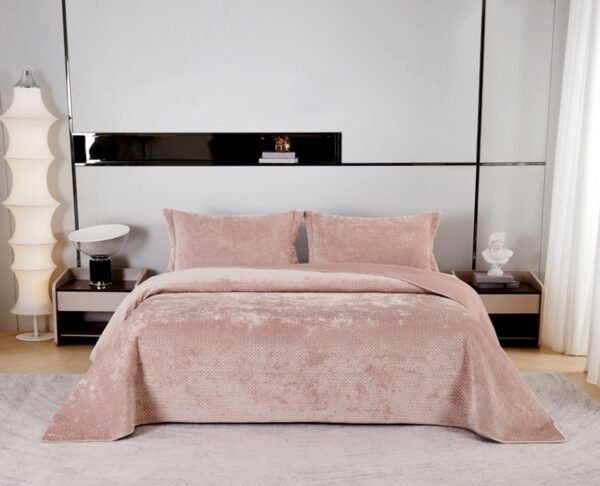 Element Κουβερλί Old Pink στρωμένο σε κρεβάτι