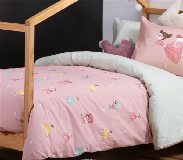 Princess At Home Σετ Παιδικά Σεντόνια στρωμένα σε κρεβάτι