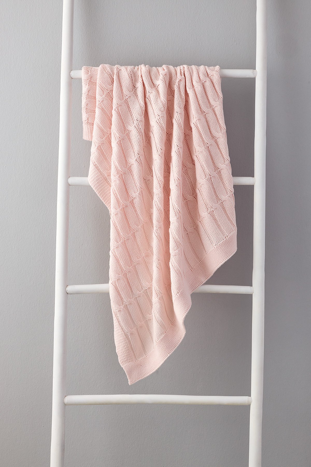 Braid Βρεφική Κουβέρτα Ροζ, κρεμασμένη