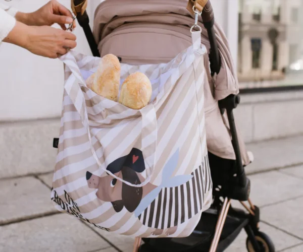 Pierre The Dog Shopper Bag τοποθετημένη σε καρότσι